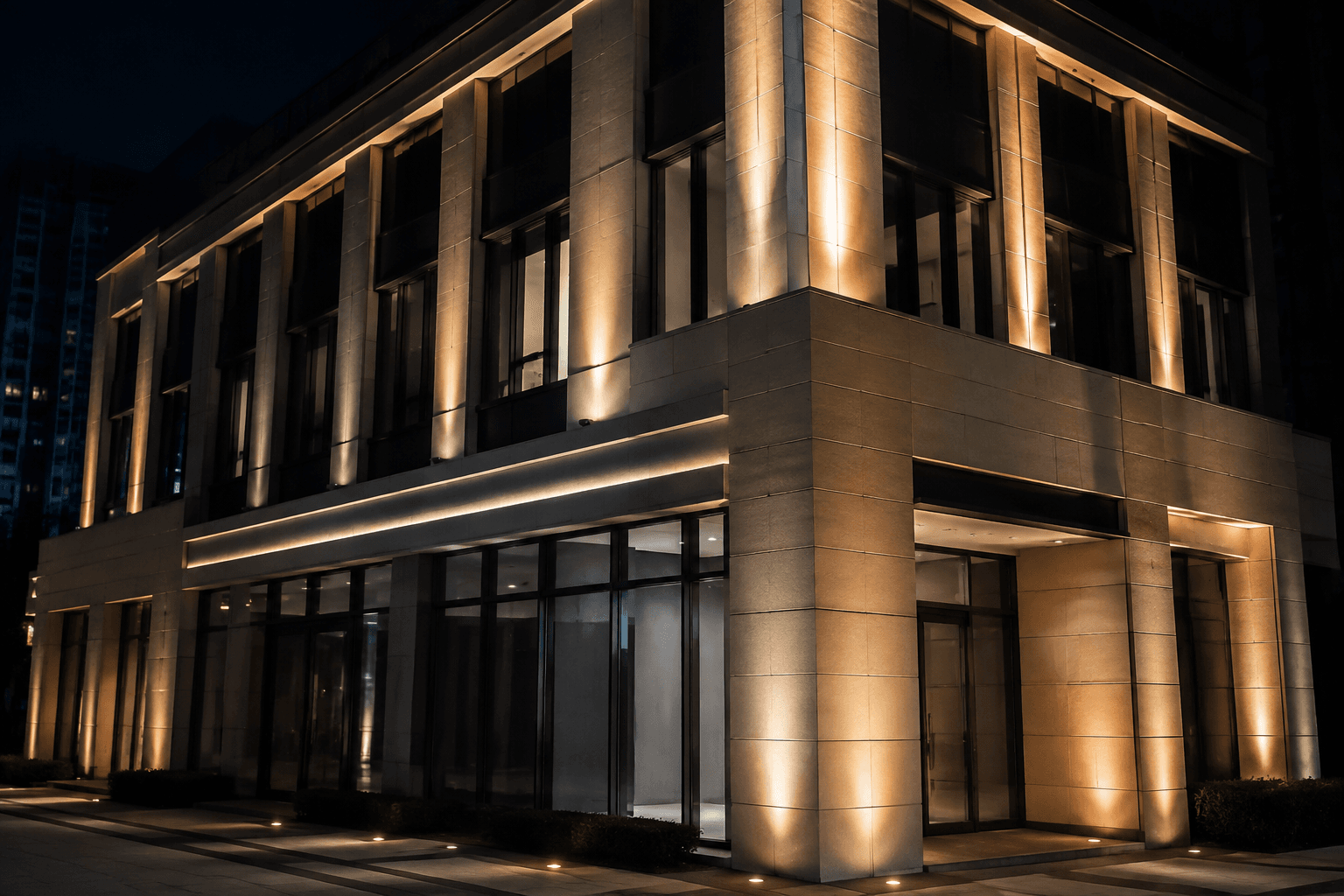Building facade flood lighting assembly